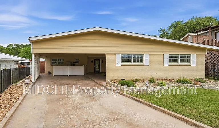 156 Trelawney St — Photo 3