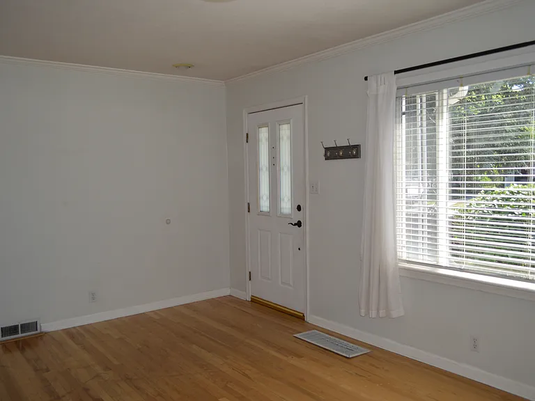 2836 S Kenwood St — Photo 7
