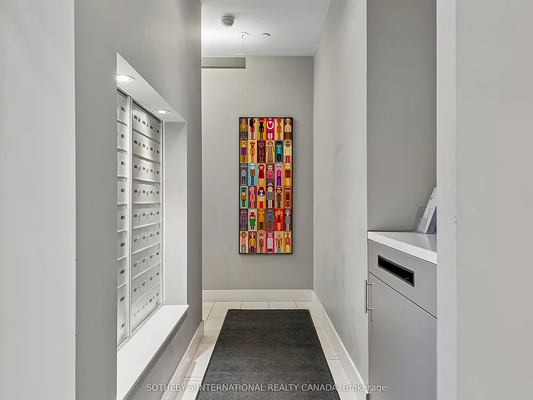 30 Roehampton Ave W #402 — Photo 9