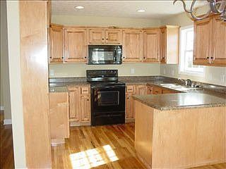 3rd image of 407 Stone Hollow Ln