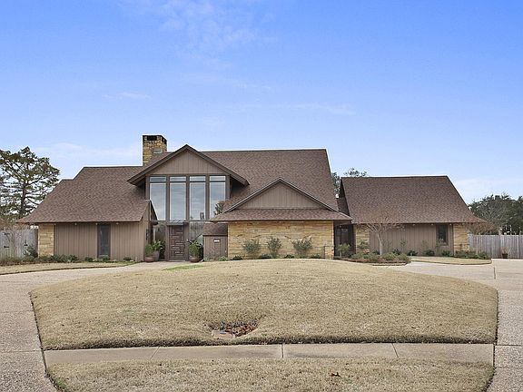 5th image of 26 Dover Cir