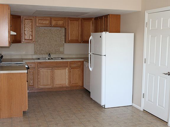 3rd image of 3141 Desert View Ct