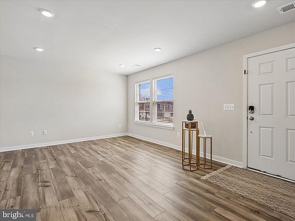 5th image of 20145 Stonehaven Ave