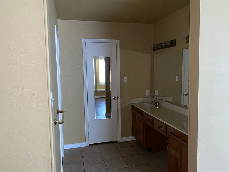 1325 Kesser Dr — Photo 37