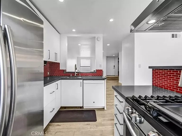 219 N Isabel St #4 — Photo 10