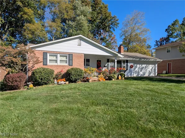 732 Forestridge Dr, Youngstown, OH 44512