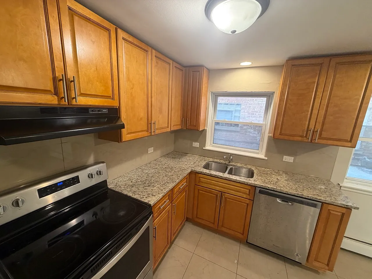2 bed, 900 sqft, $1,750 — Photo 2