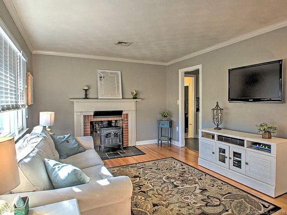 5th image of 34 Gilbert Ave