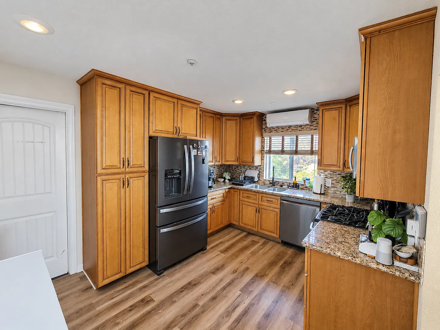 3 bed, 2000 sqft, $1,300 — Photo 4