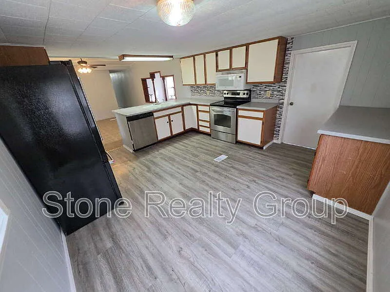 3 bed, 2.0 bath, $1,600 — Photo 4