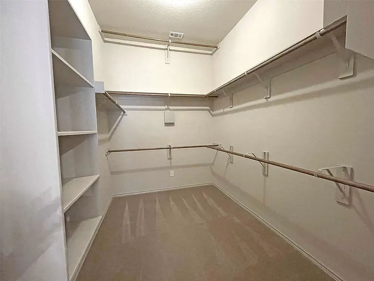 524 Cameron Cv — Photo 15