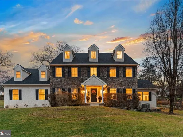 214 S Sugan Rd, New Hope, PA 18938