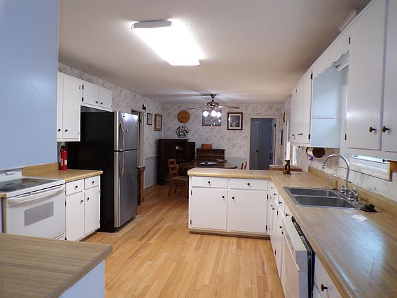 5th image of 190 Wedgewood Pl