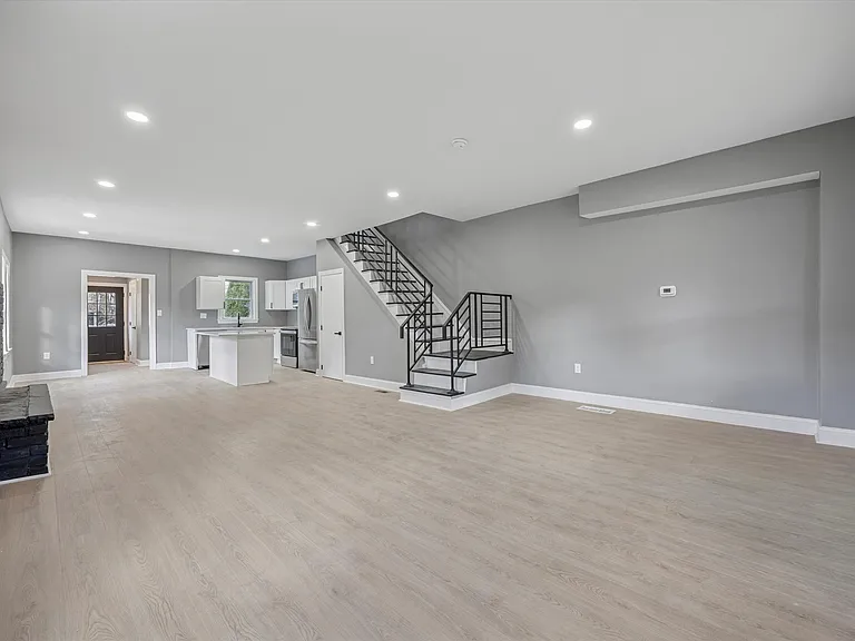 523 W Glenside Ave — Photo 9