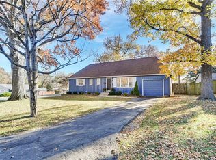 6301 W 77th St, Prairie Village, KS 66204