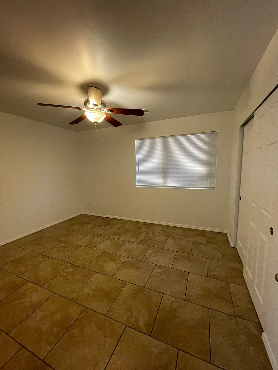 Photo 2 of 6 - 2340 W Hayward Ave #4 - Phoenix, AZ Building Photo - 2340 W Hayward Ave #4