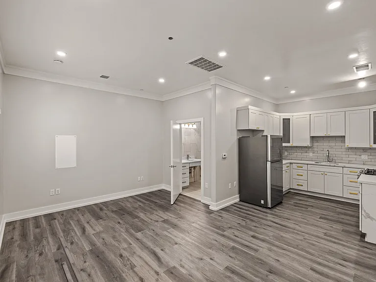 1104 Broadway Ave #1 — Photo 7