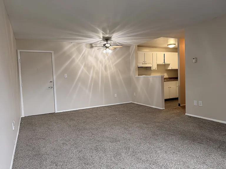Huntington Green Apartments — Photo 16