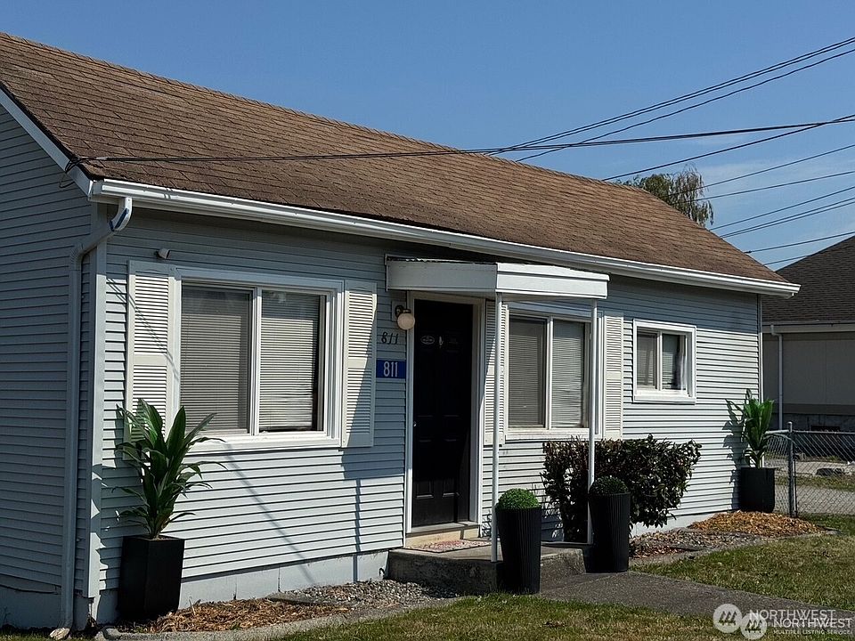 1st image of 811 & 813 E Fairhaven Avenue
