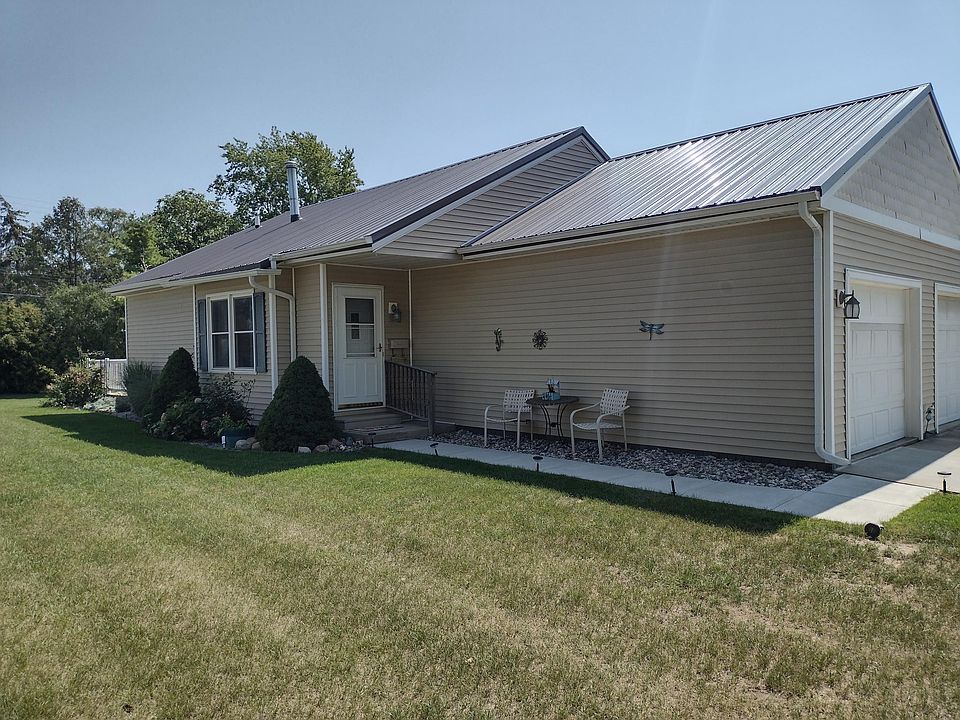 1st image of 135 Brush St