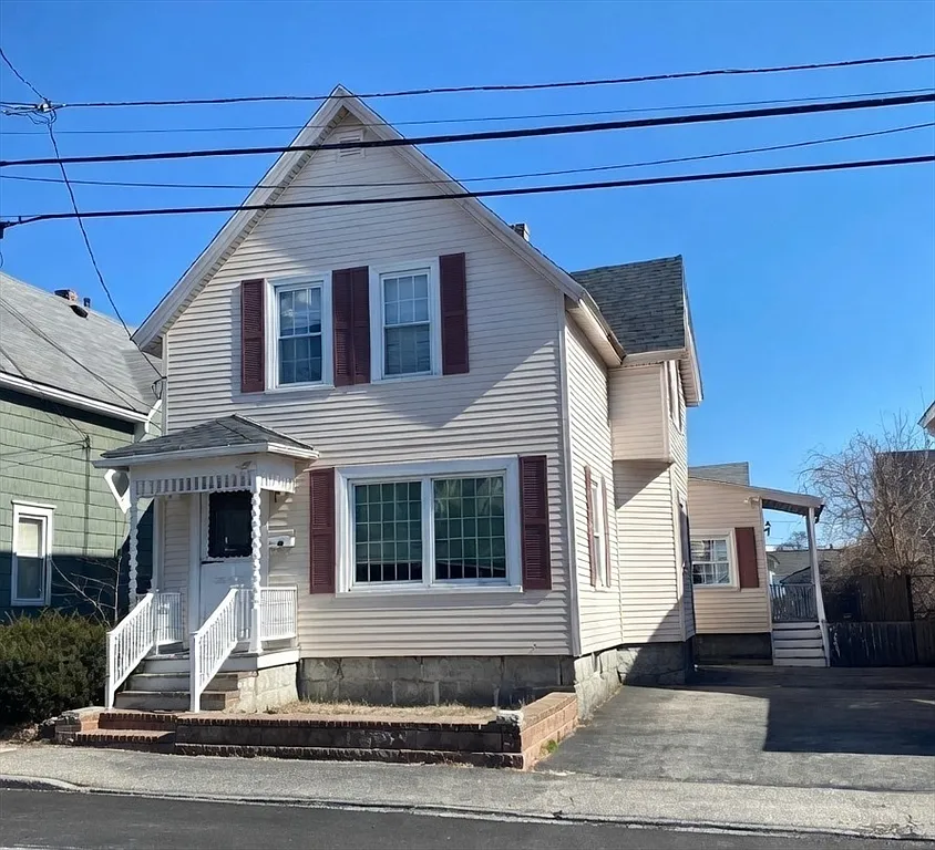4 bed, 2.0 bath, 1422 sqft, $3,300 — Photo 1