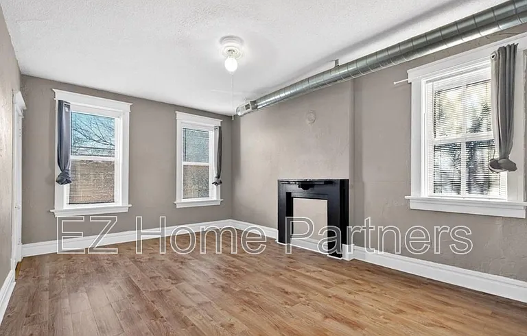 3005 S Compton Ave — Photo 1