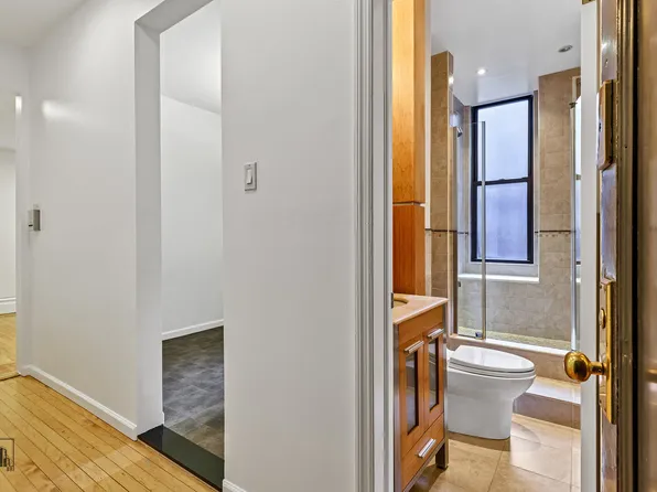 105 East 15th Street image 10 of 26