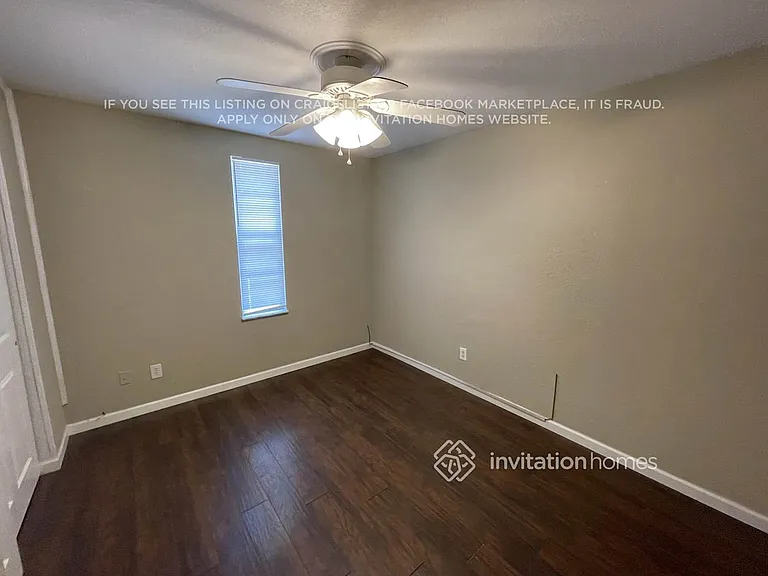 939 Lakewood Ave — Photo 6