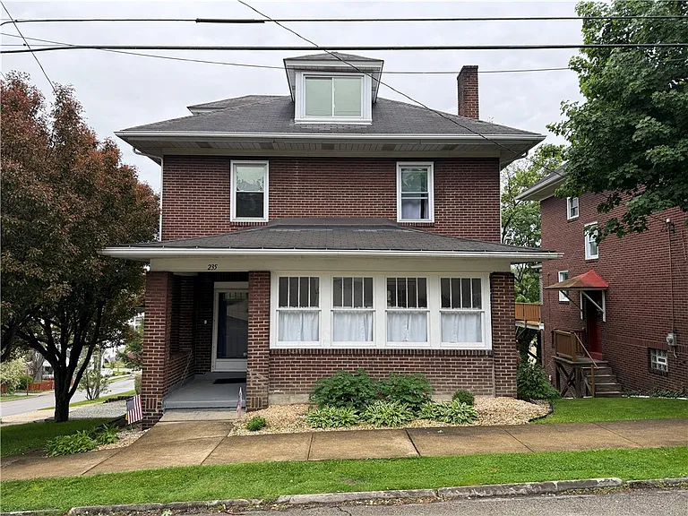235 Center Ave — Photo 2