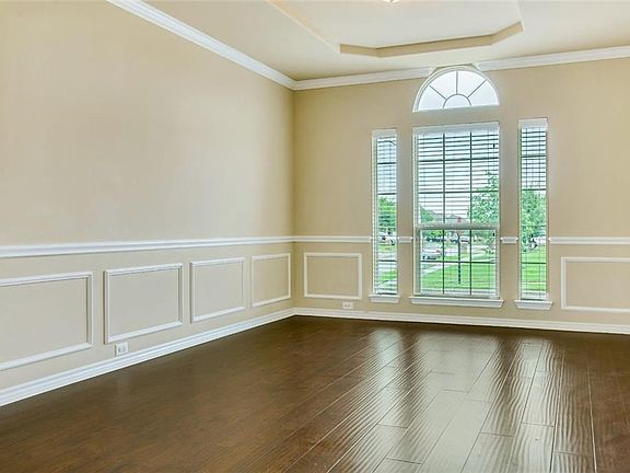 5th image of 4400 Woodcrest Ln