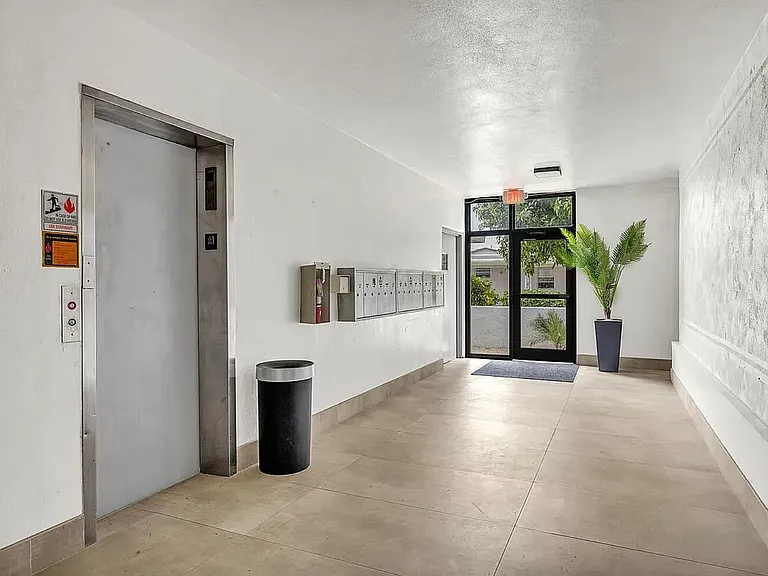1735 Dewey St #102 — Photo 13