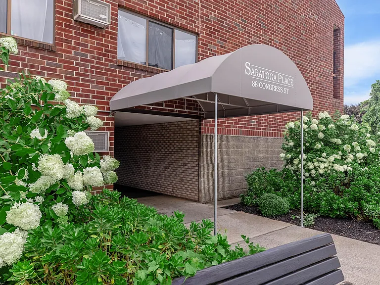 Saratoga Place — Photo 23