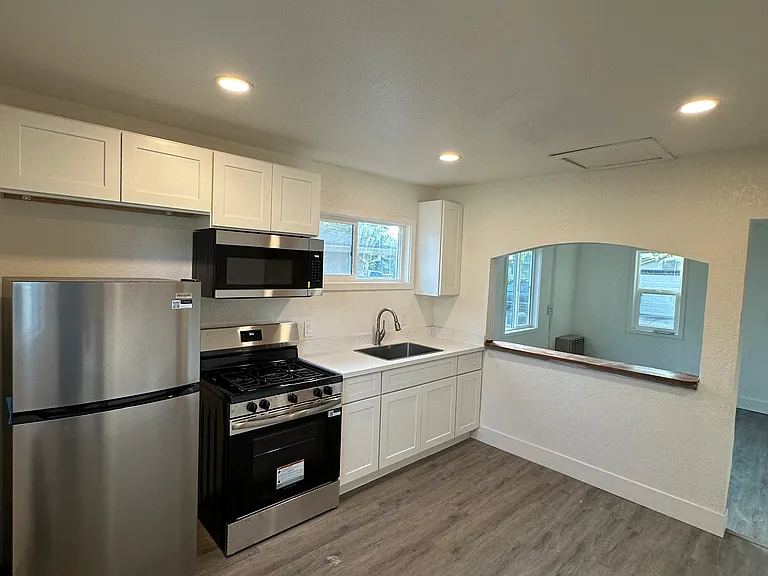509 Alola St — Photo 3
