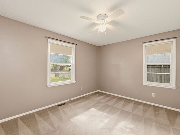 3rd image of 4533 S Oak Ave