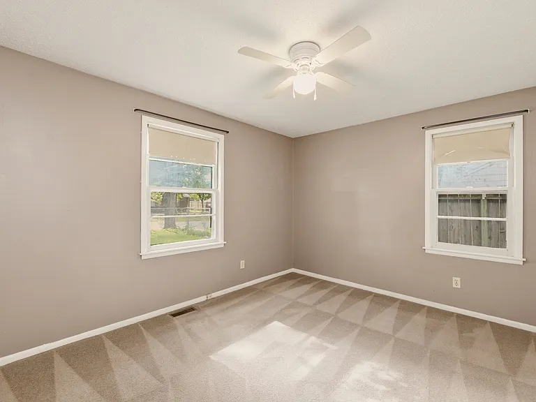 4533 S Oak Ave — Photo 3