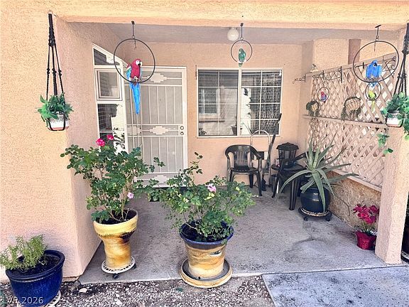 3rd image of 1600 N Torrey Pines Dr Unit 101