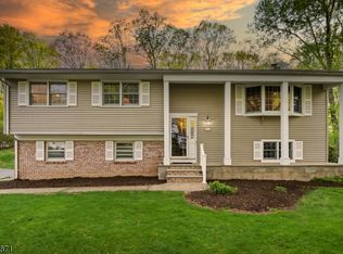 27 Clover Ln, Randolph, NJ 07869
