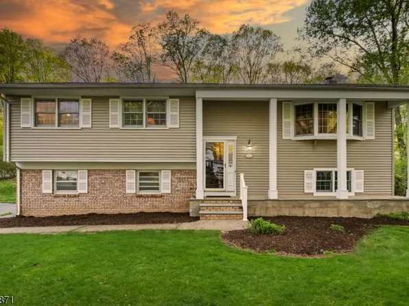 27 Clover Ln, Randolph Twp., NJ 07869