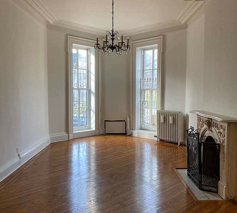 1st image of 11 Willow St APT 2