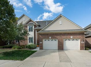 29391 Woodpark Cir, Warren, MI 48092
