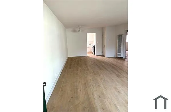 Building Photo - 4234 Degnan Blvd #L