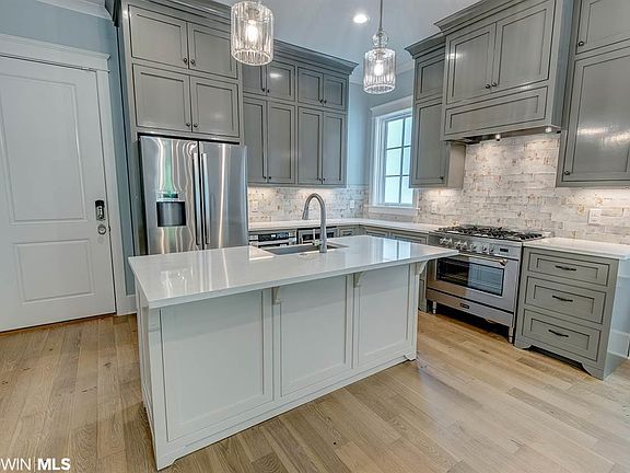 3rd image of 72 Fairhope Ave Ste 7
