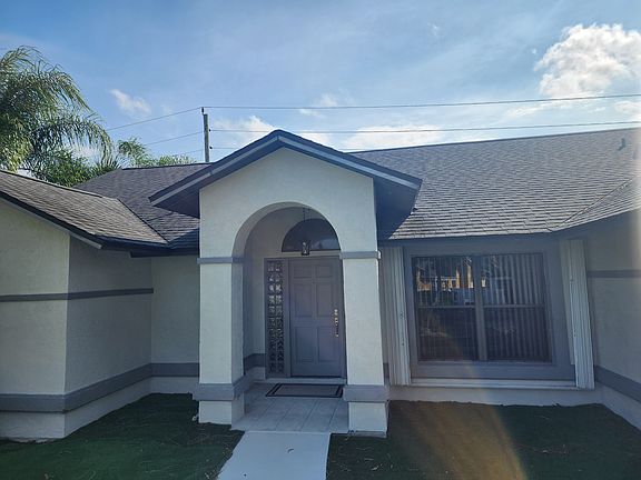 3rd image of 365 Island Oaks Pl