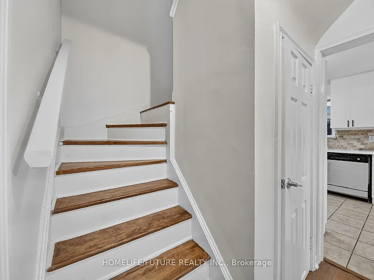 46 Stamford Sq N — Photo 17