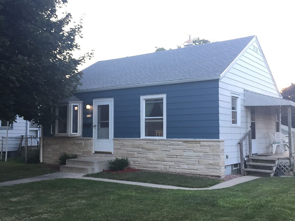 FRONT OF HOUSE