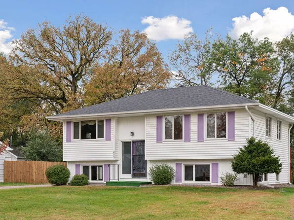 253 Stardust Blvd, Circle Pines, MN 55014