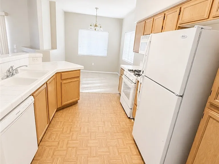 1050 E Cactus Ave #1074 — Photo 4