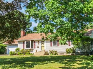88 Meadowlark Dr, Longmeadow, MA 01106