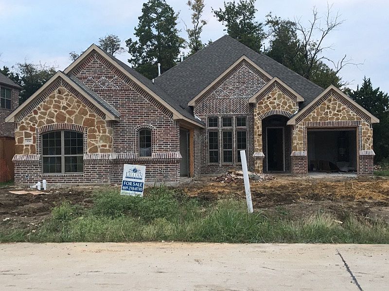 1st image of 924 Silver Creek Dr