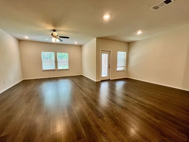 2304 Lattimore St — Photo 5